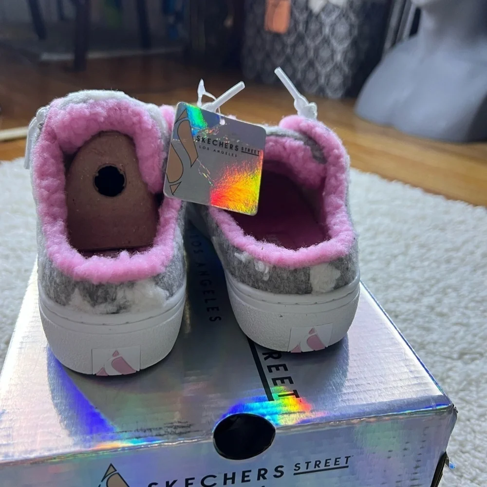 Kids Size 3 Sketchers Generation Cozy Slip on Shoes